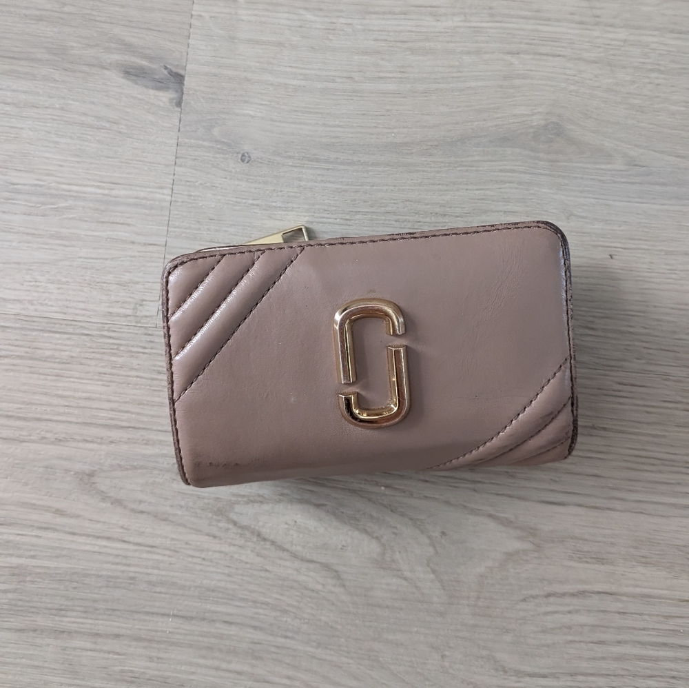 Marc Jacobs Glamshot Compact Wallet